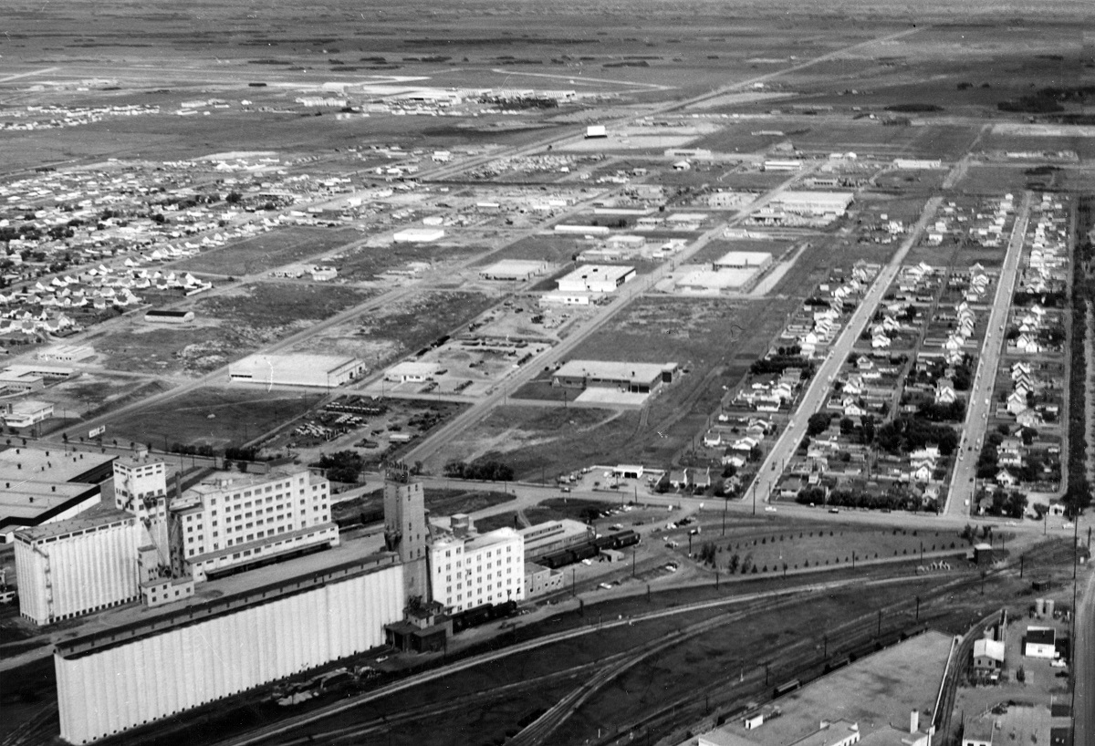 Aerial imagery of Kelsey-Woodlawn neighbourhood in 1955.